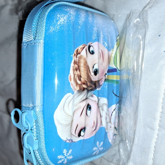 Disney Frozen hardshell zipper purse/ BUNDLE ONLY 2or more items - Picture 1 of 6